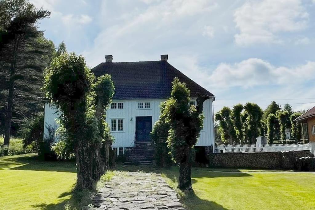 Bosvik Gard, Nyrenovert Leilighet I Hovedhus Fra 1756 Risør Extérieur photo