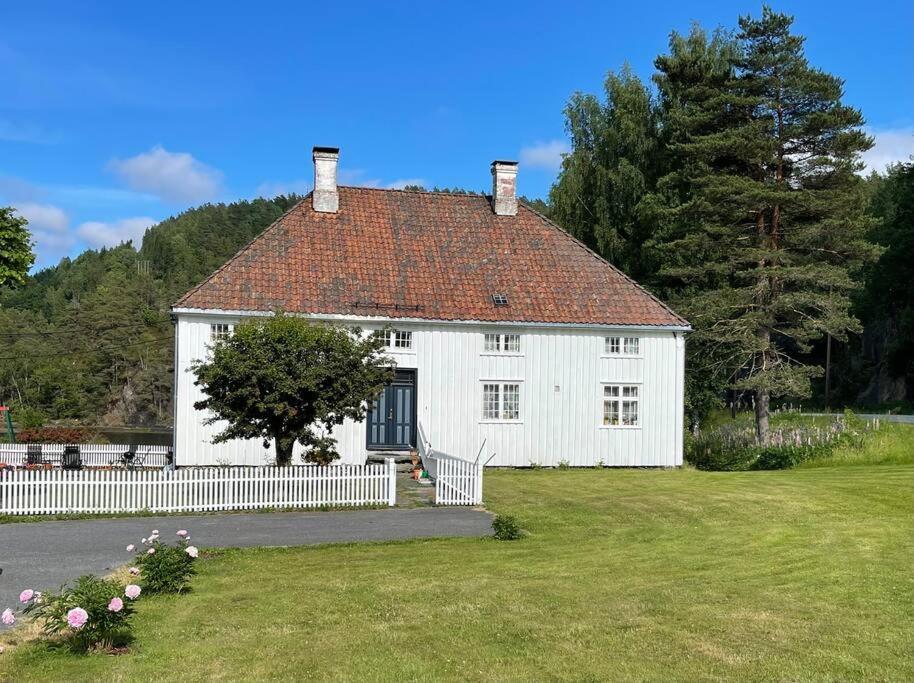 Bosvik Gard, Nyrenovert Leilighet I Hovedhus Fra 1756 Risør Extérieur photo